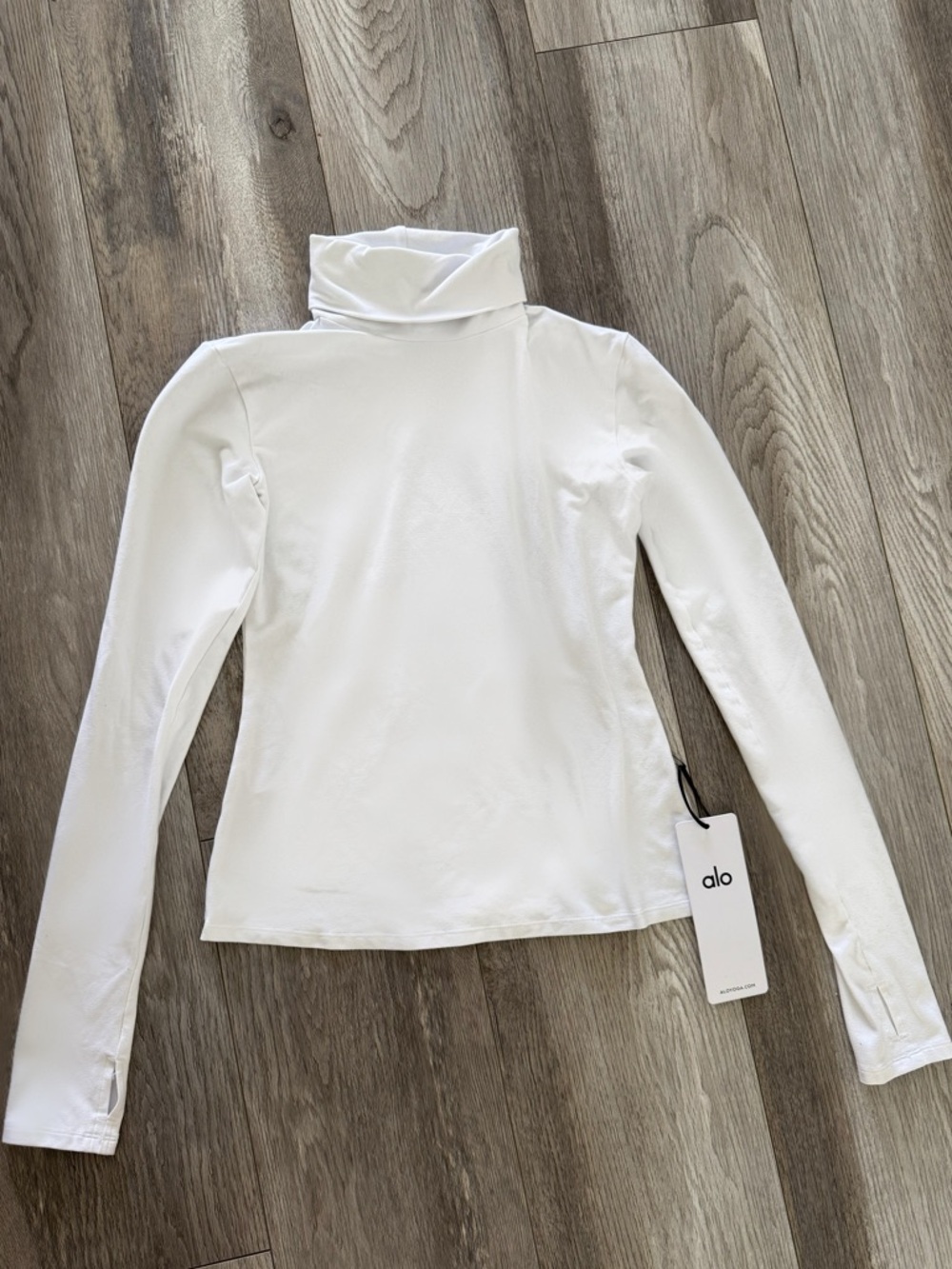 🤍NWT Alo Longsleeve Size Small